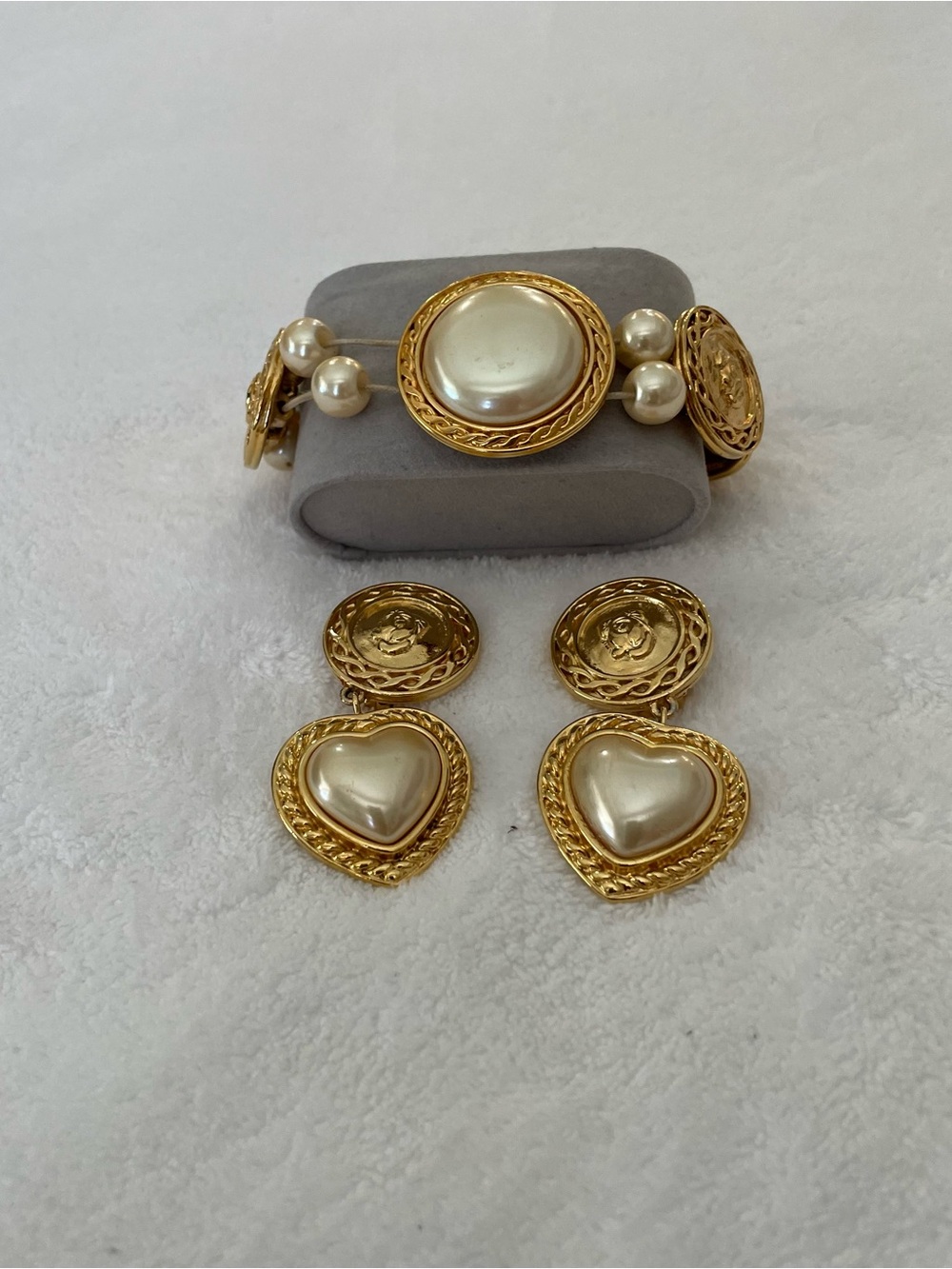 Vintage Liz Claiborne Gold-Tone Clip On Pearl Heart Drop Earrings w/ Bracelet